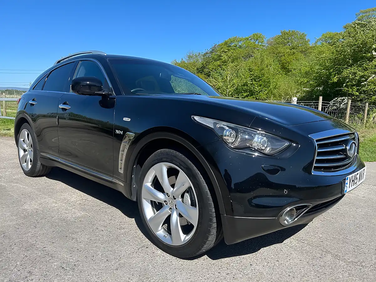 Used 2015 Infiniti QX70 S Premium Black - Interior and Exterior details 9