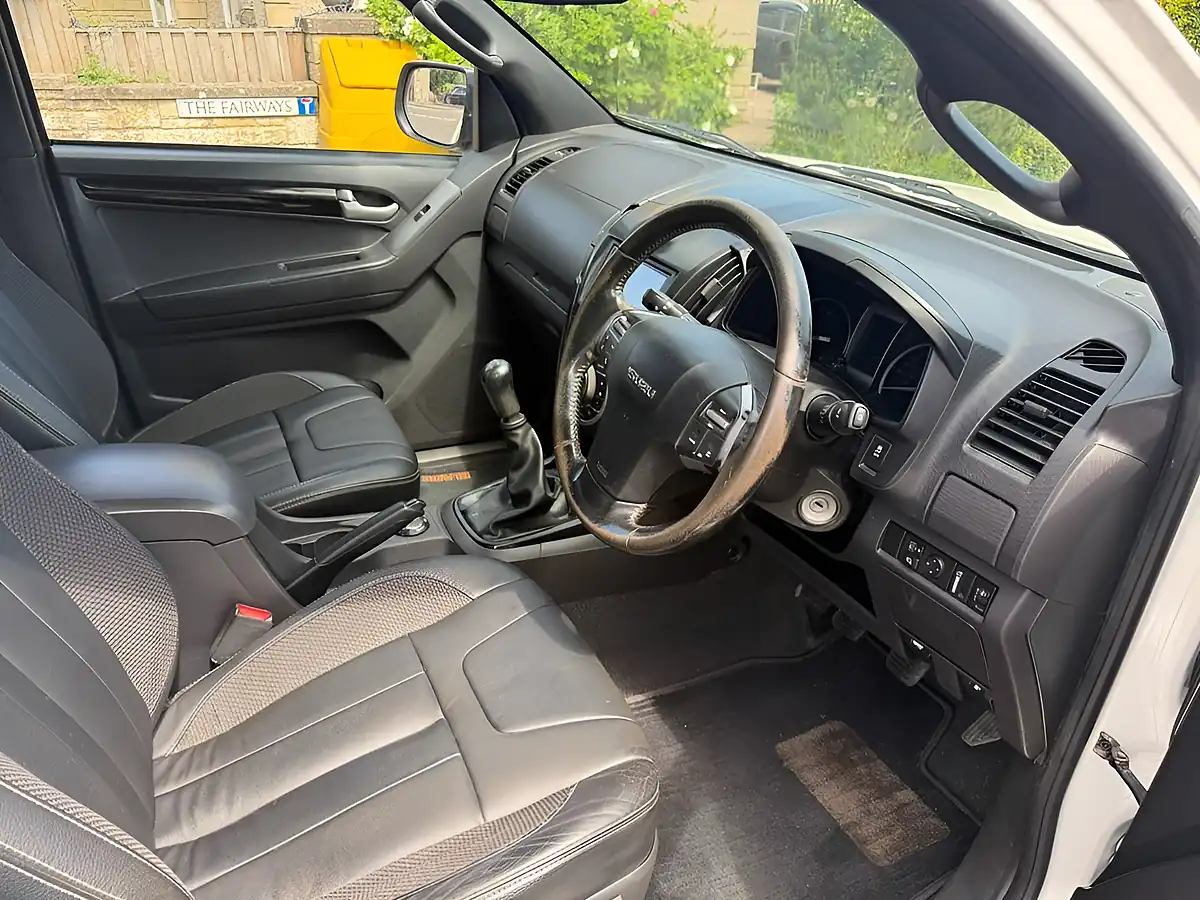 Used 2015 Isuzu D-Max Blade White - Interior and Exterior details 11