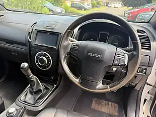 Used 2015 Isuzu D-Max Blade White - Interior and Exterior details 12