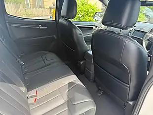 Used 2015 Isuzu D-Max Blade White - Interior and Exterior details 16