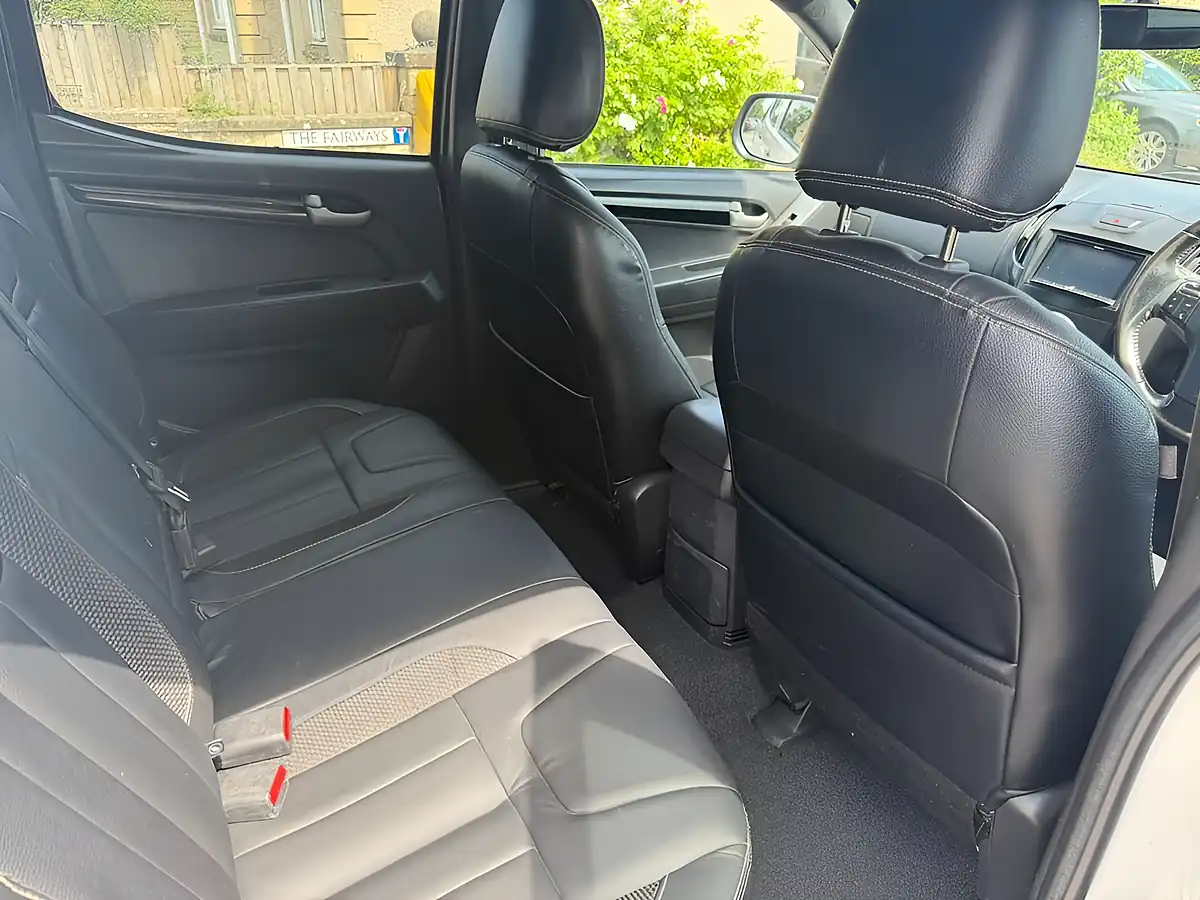 Used 2015 Isuzu D-Max Blade White - Interior and Exterior details 16