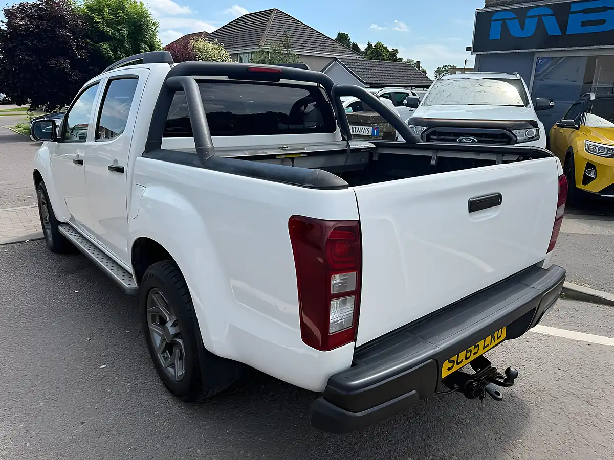 Used 2015 Isuzu D-Max Blade White - Interior and Exterior details 3