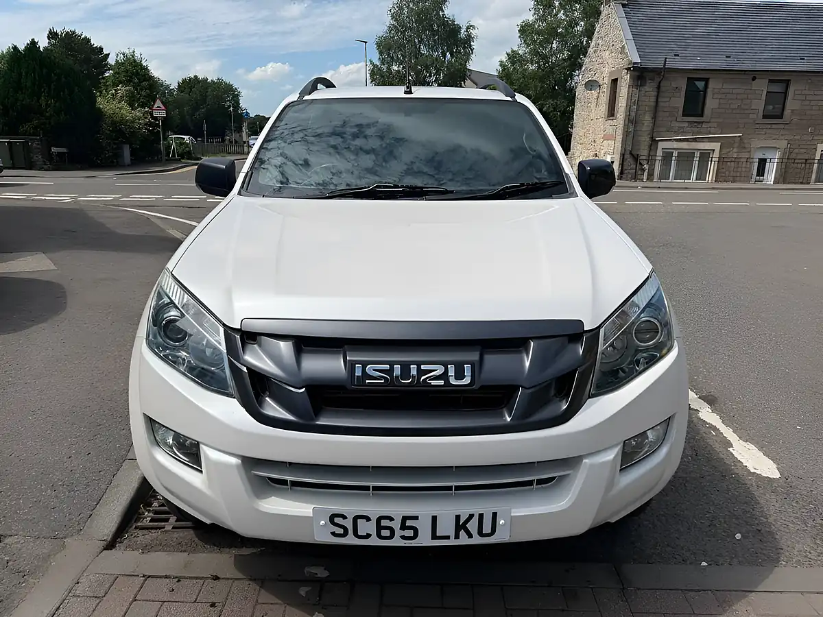 Used 2015 Isuzu D-Max Blade White - Interior and Exterior details 7