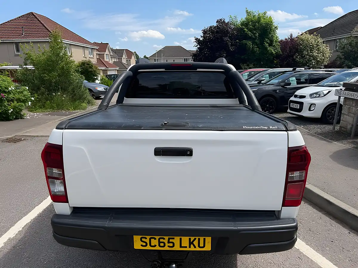 Used 2015 Isuzu D-Max Blade White - Interior and Exterior details 9