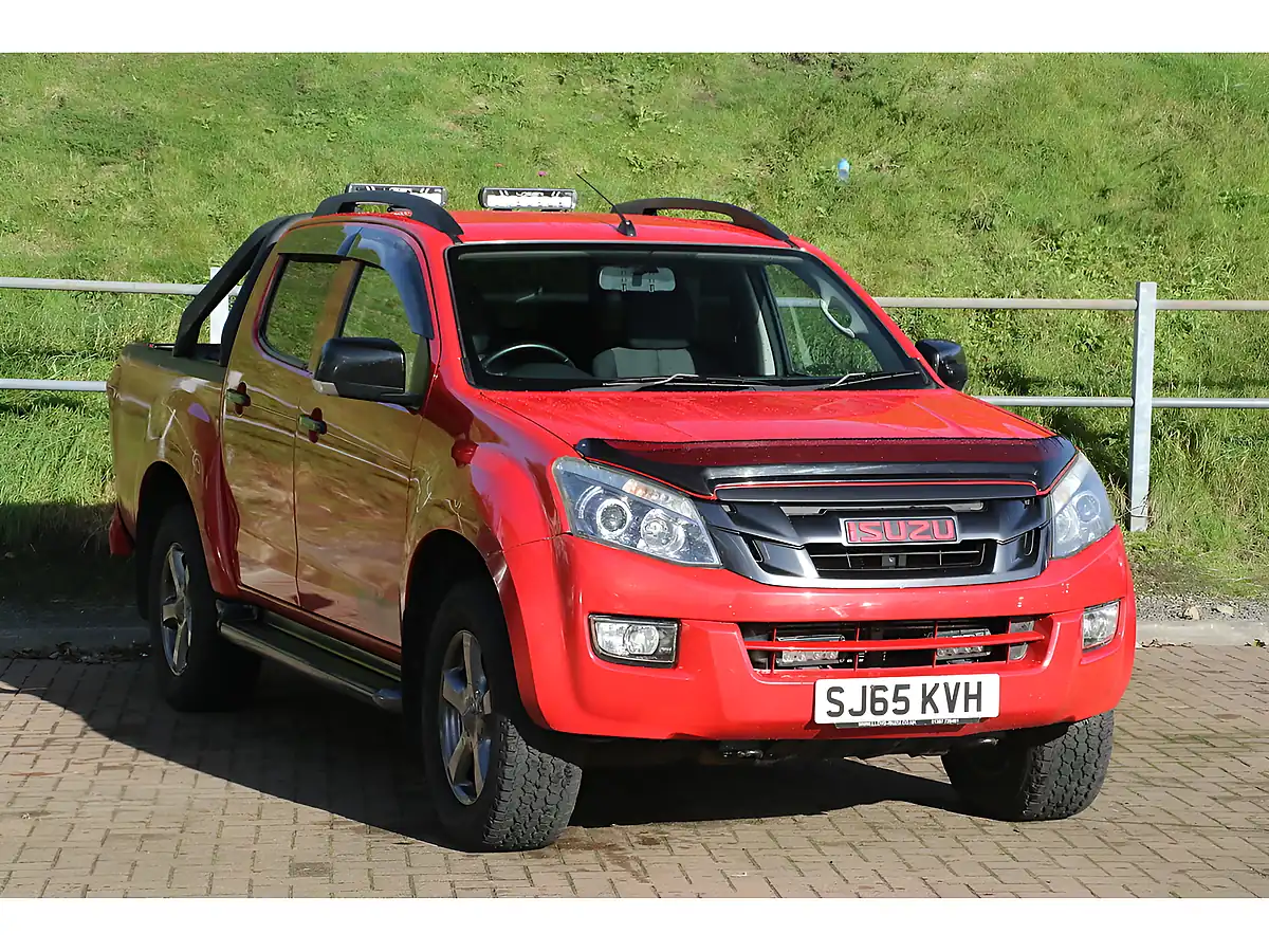 Used 2015 Isuzu D-Max Fury Red - Front View