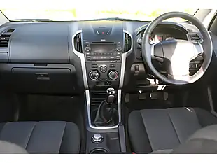 Used 2015 Isuzu D-Max Fury Red - Interior and Exterior details 10