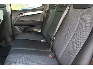 Used 2015 Isuzu D-Max Fury Red - Interior and Exterior details 14