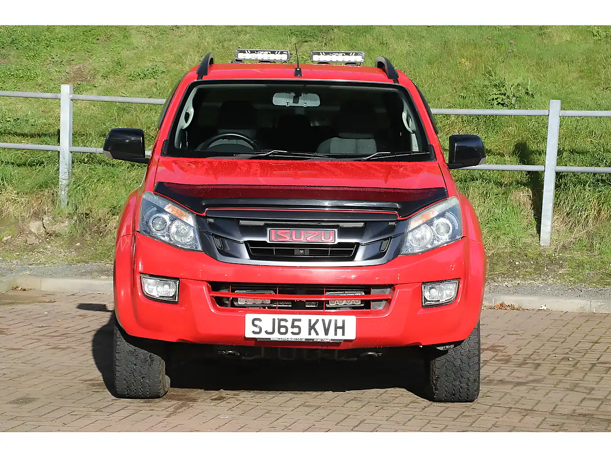 Used 2015 Isuzu D-Max Fury Red - Interior and Exterior details 2