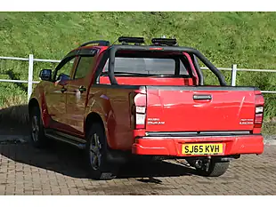 Used 2015 Isuzu D-Max Fury Red - Interior and Exterior details 5