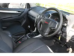 Used 2015 Isuzu D-Max Fury Red - Interior and Exterior details 6