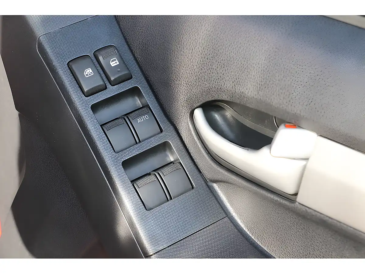 Used 2015 Isuzu D-Max Fury Red - Interior and Exterior details 7