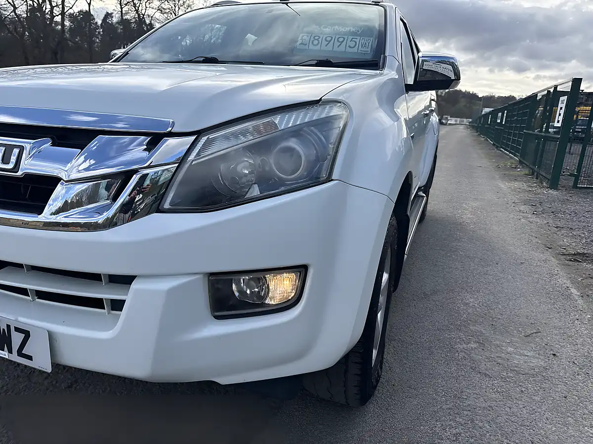 Used 2015 Isuzu D-Max Utah Huntsman White - Interior and Exterior details 10
