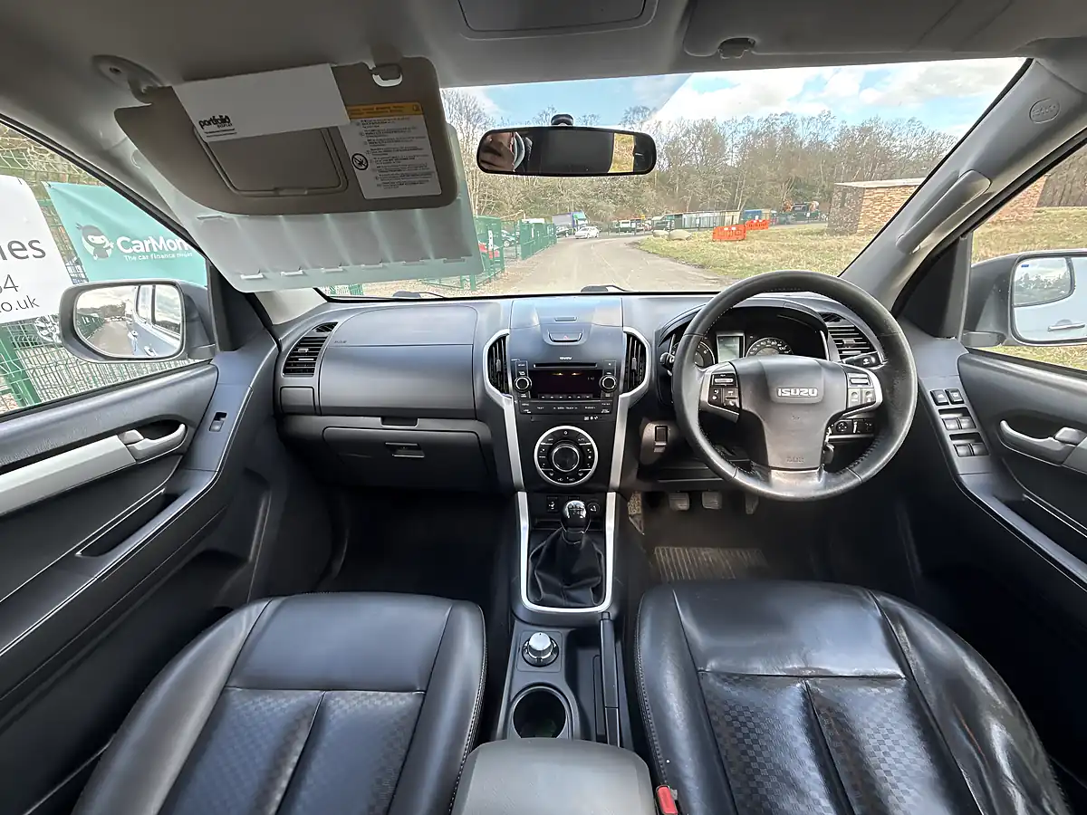 Used 2015 Isuzu D-Max Utah Huntsman White - Interior and Exterior details 13
