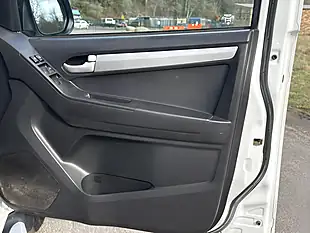 Used 2015 Isuzu D-Max Utah Huntsman White - Interior and Exterior details 16