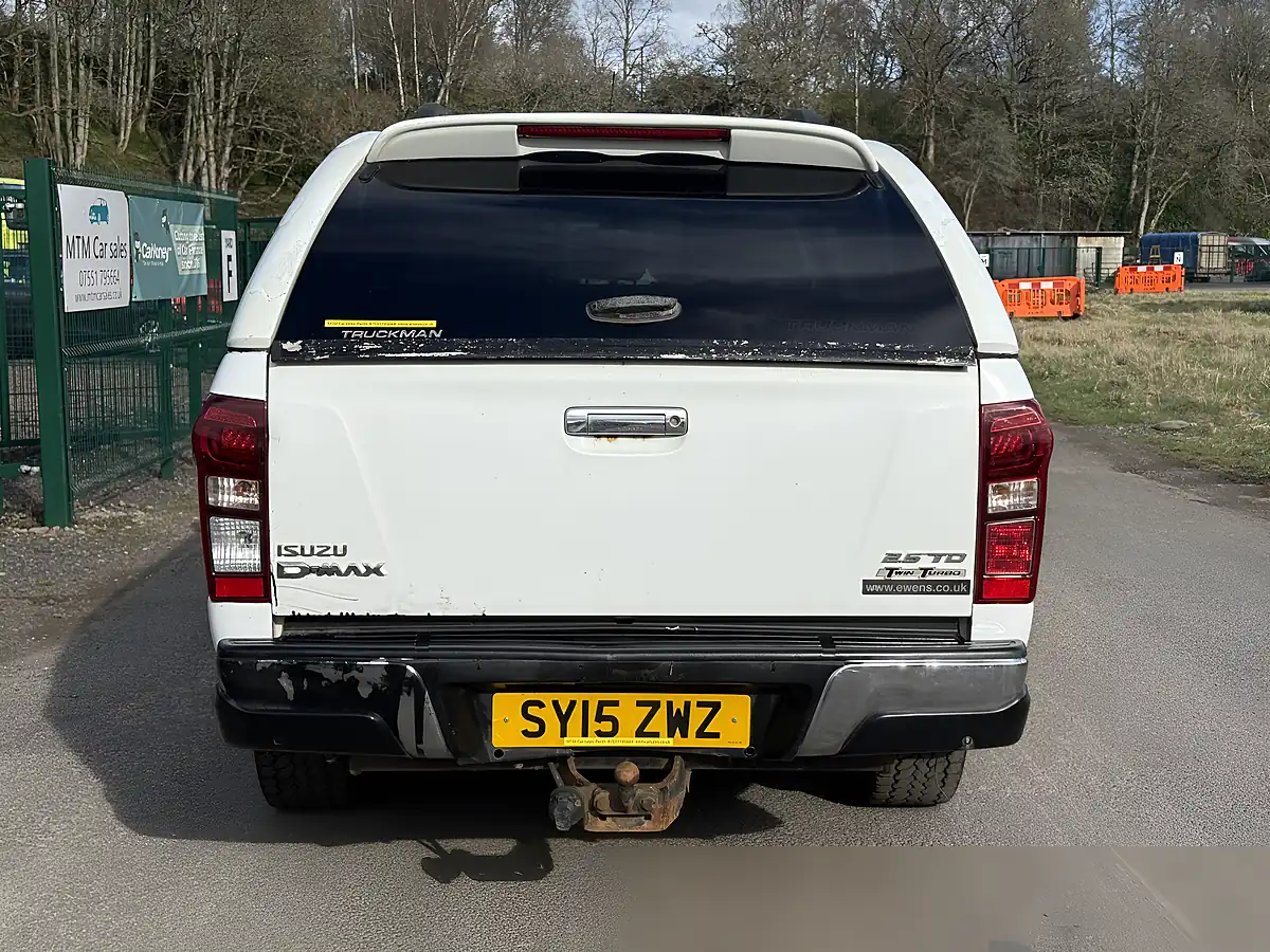 Used 2015 Isuzu D-Max Utah Huntsman White - Interior and Exterior details 6