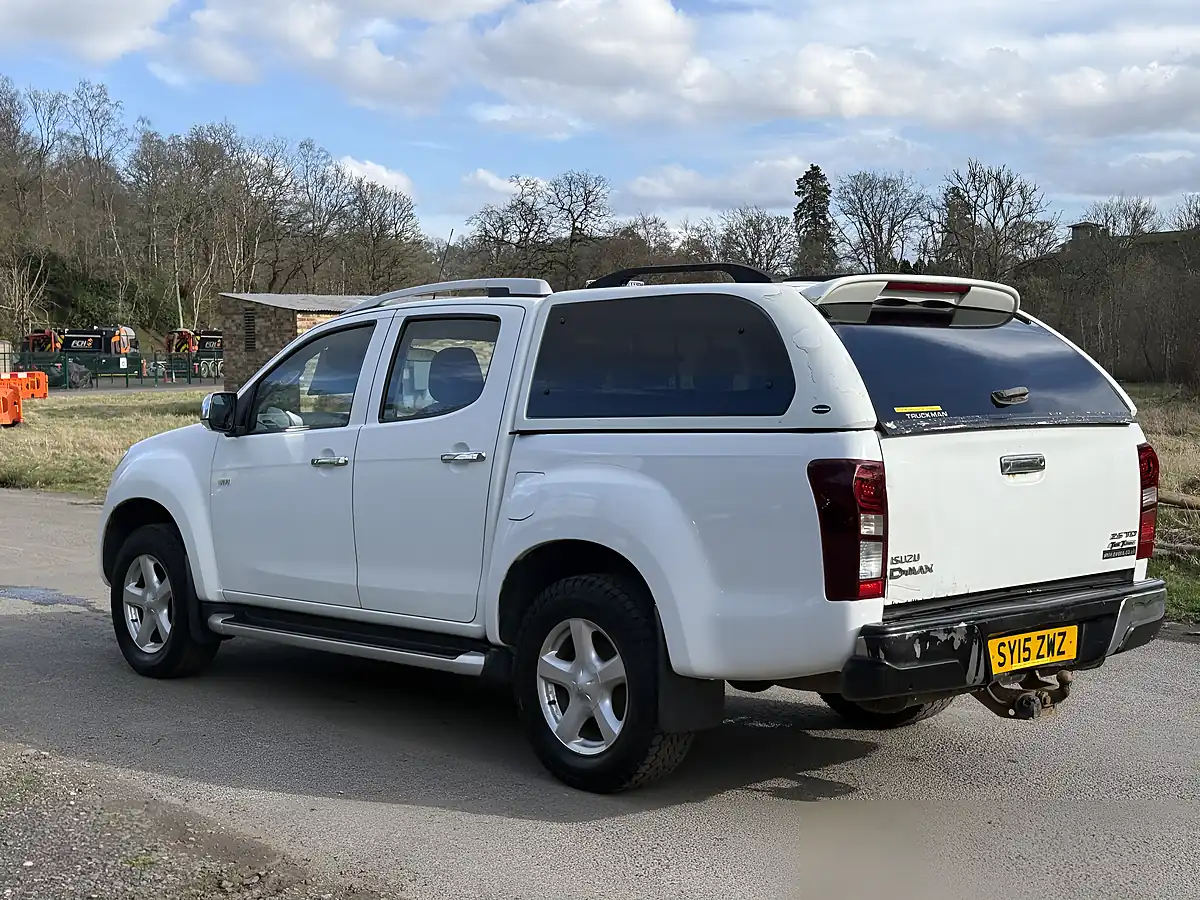 Used 2015 Isuzu D-Max Utah Huntsman White - Interior and Exterior details 7