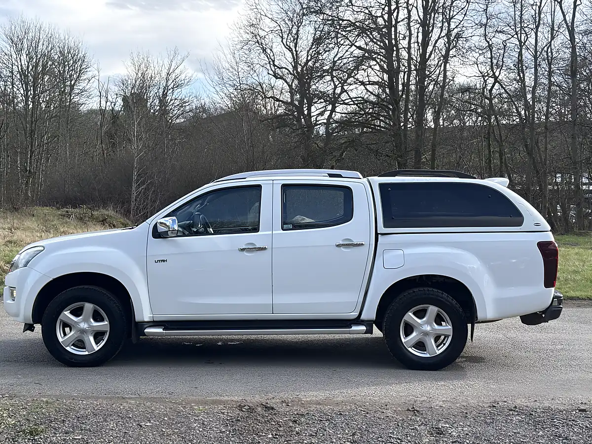 Used 2015 Isuzu D-Max Utah Huntsman White - Interior and Exterior details 8