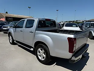 Used 2015 Isuzu D-Max Yukon Silver - Interior and Exterior details 4