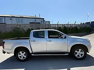 Used 2015 Isuzu D-Max Yukon Silver - Interior and Exterior details 8