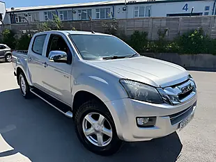 Used 2015 Isuzu D-Max Yukon Silver - Interior and Exterior details 9