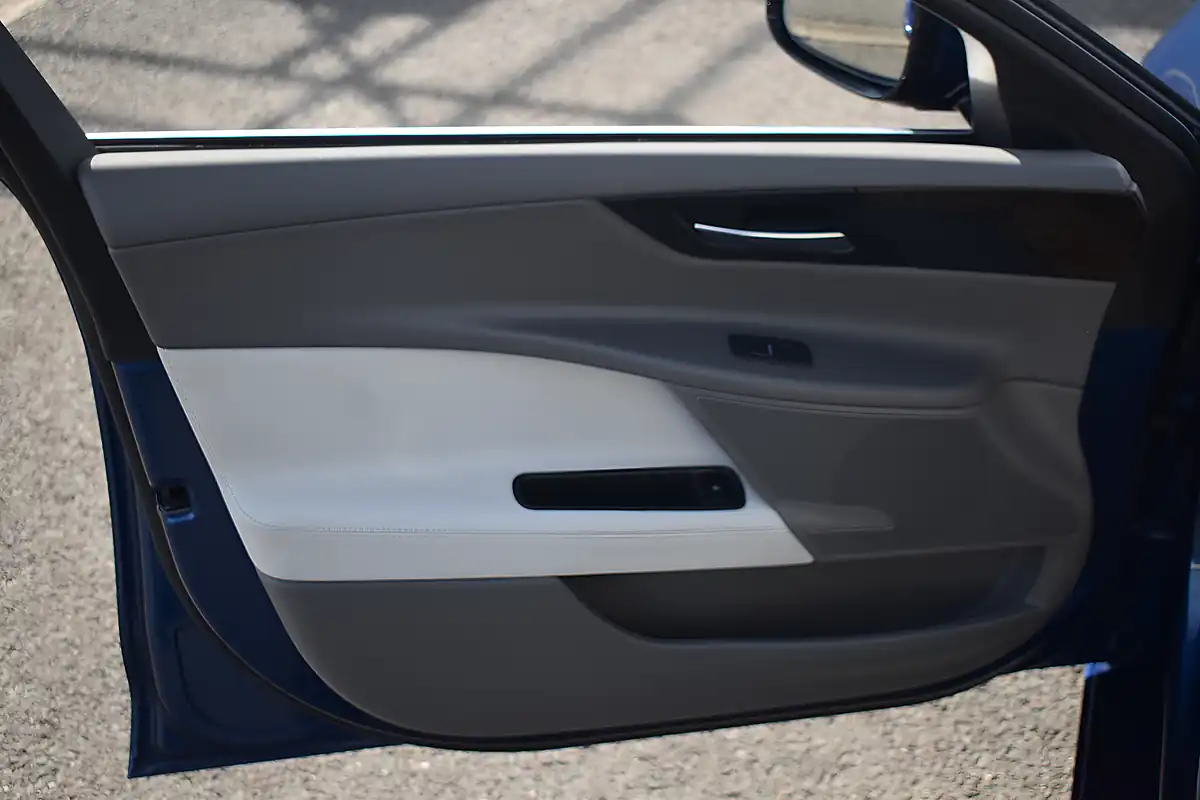 Used 2015 Jaguar Xe Prestige Caesium Blue - Interior and Exterior details 14