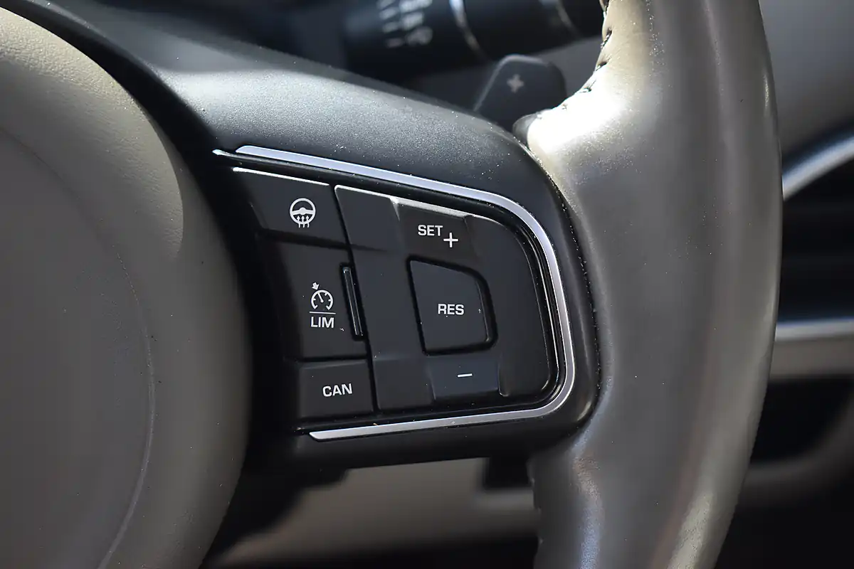 Used 2015 Jaguar Xe Prestige Caesium Blue - Interior and Exterior details 17
