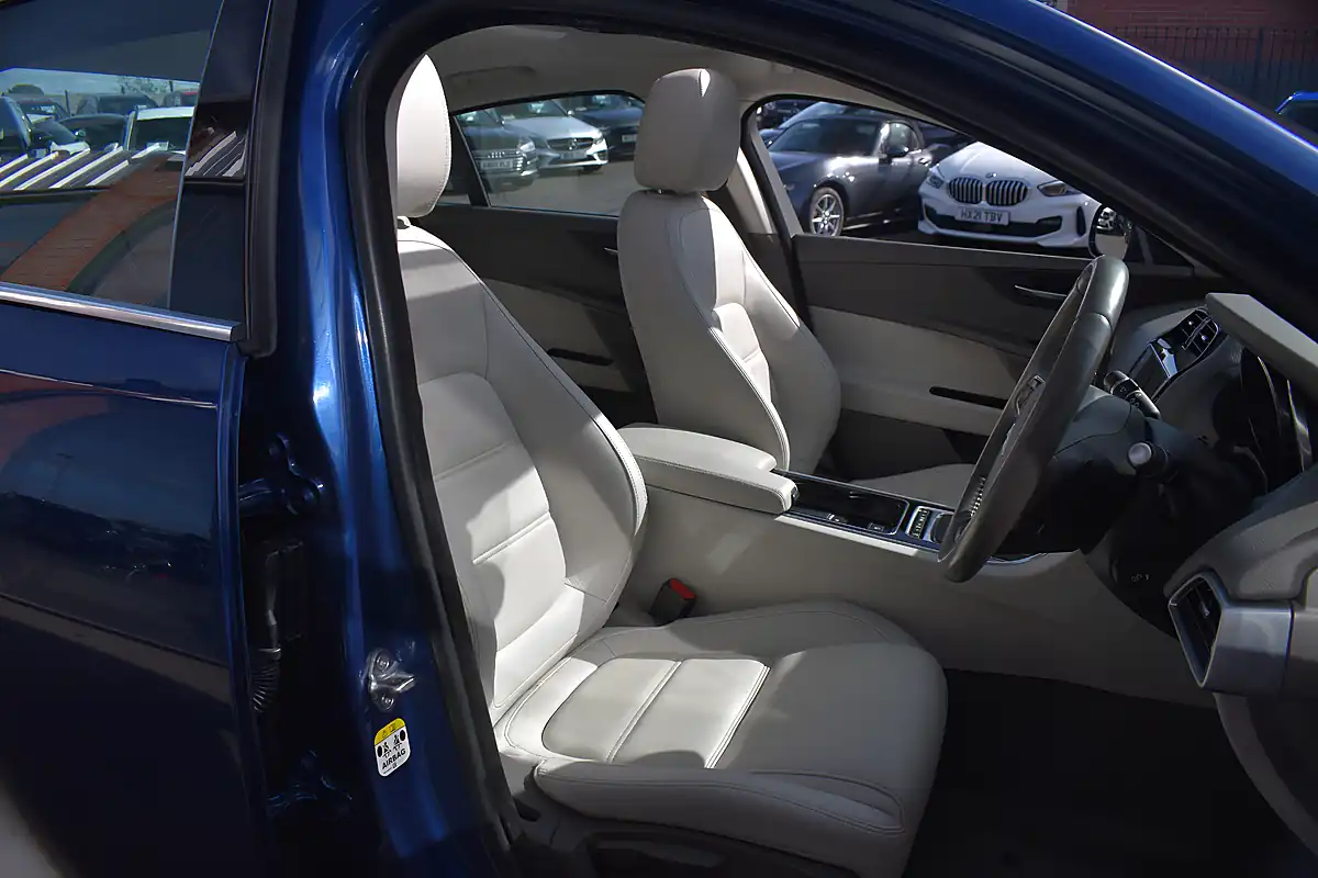 Used 2015 Jaguar Xe Prestige Caesium Blue - Interior and Exterior details 7