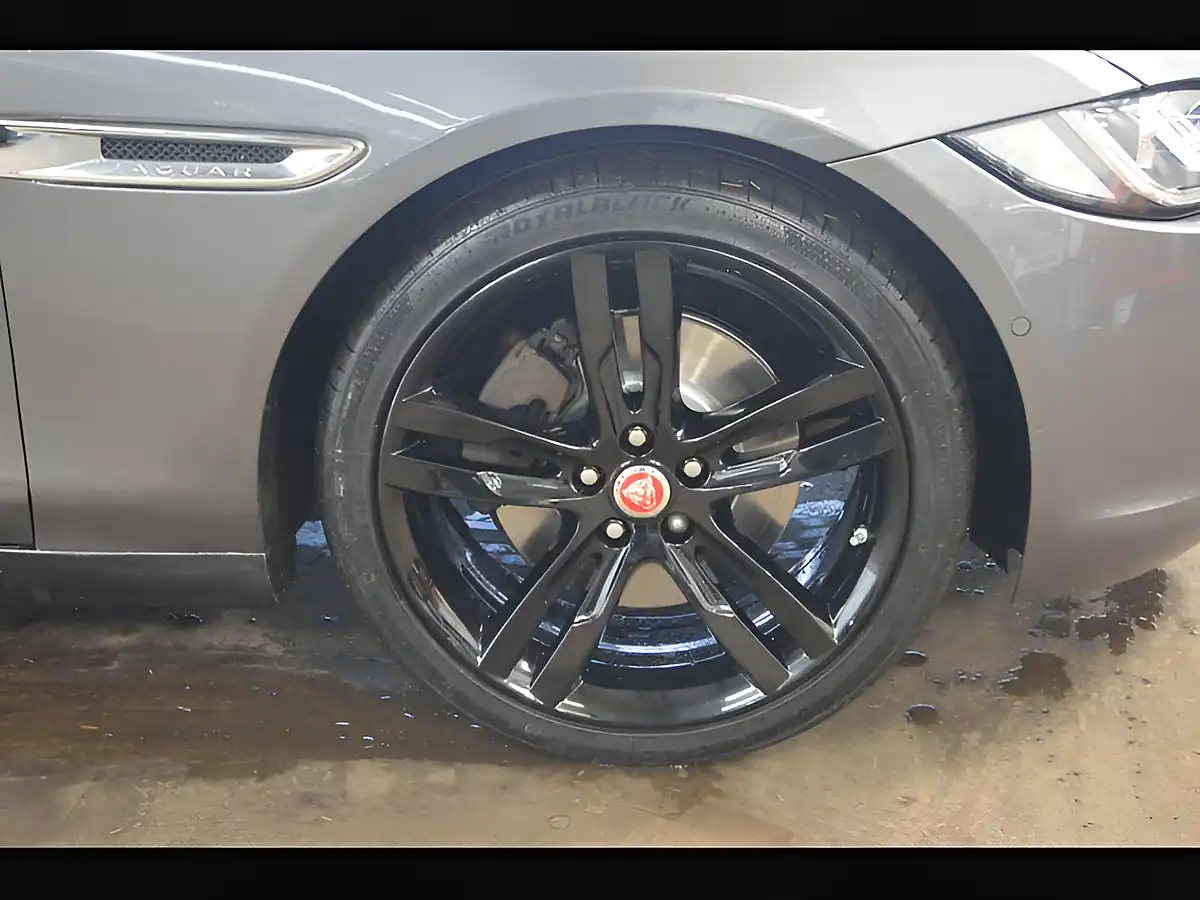 Used 2015 Jaguar Xe Prestige Grey - Interior and Exterior details 9