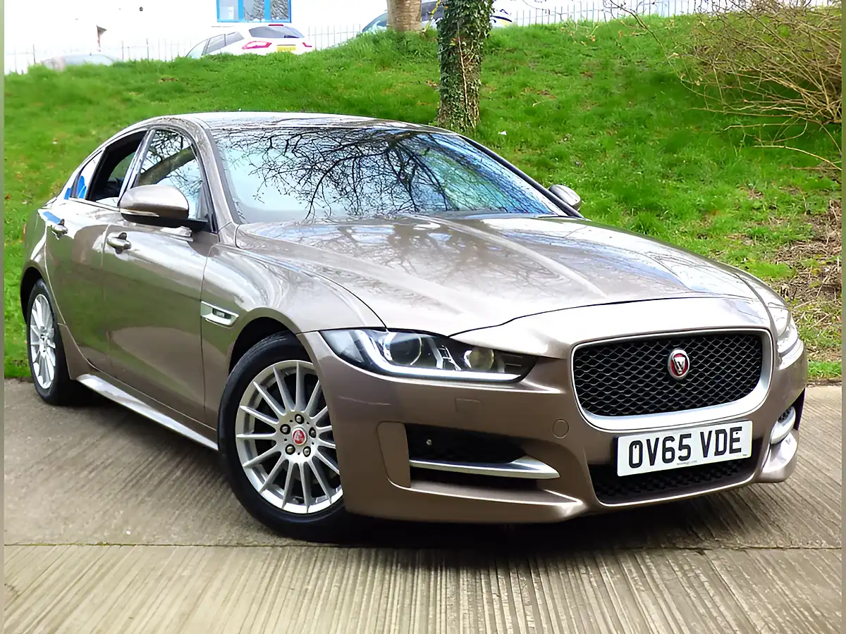 Used 2015 Jaguar Xe R-Sport Bronze - Front View