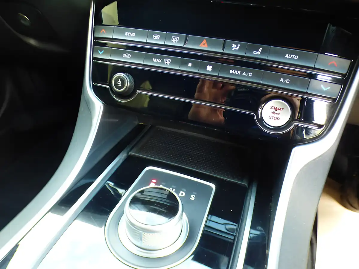 Used 2015 Jaguar Xe R-Sport Bronze - Interior and Exterior details 14