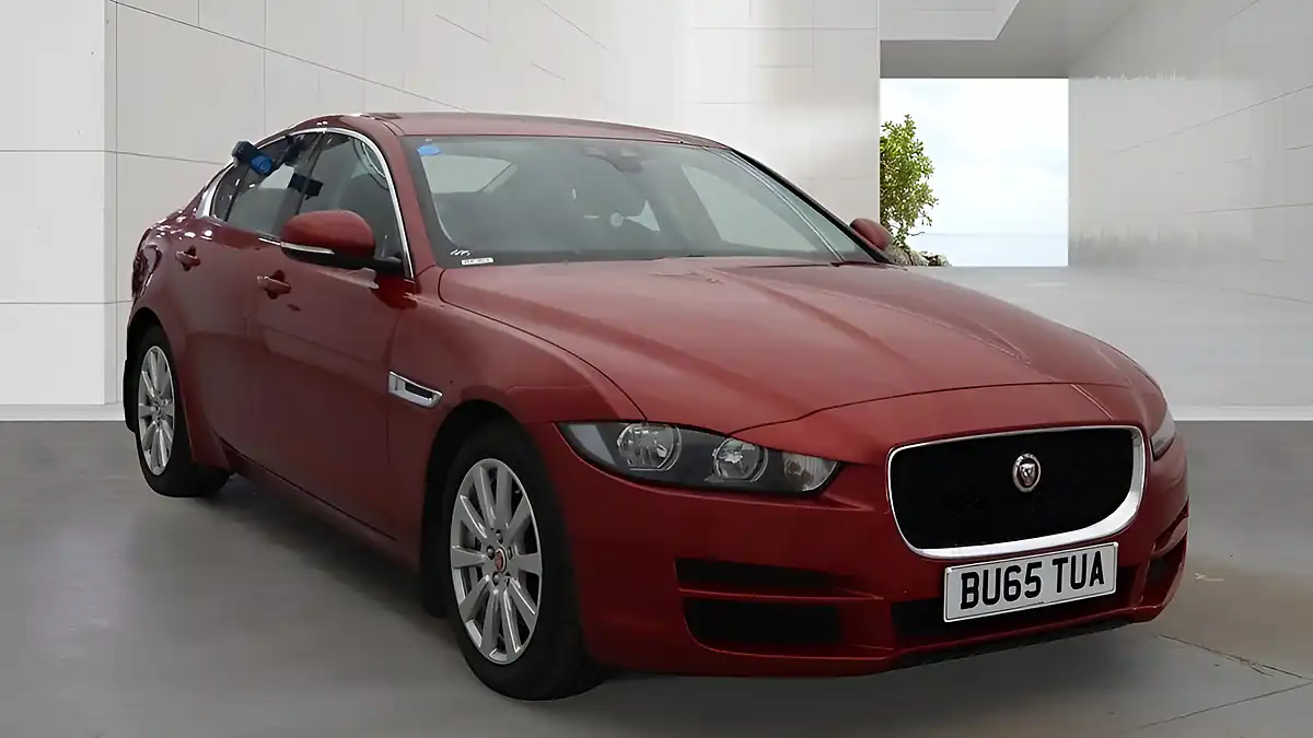 Used 2015 Jaguar Xe Se Red - Interior and Exterior details 2