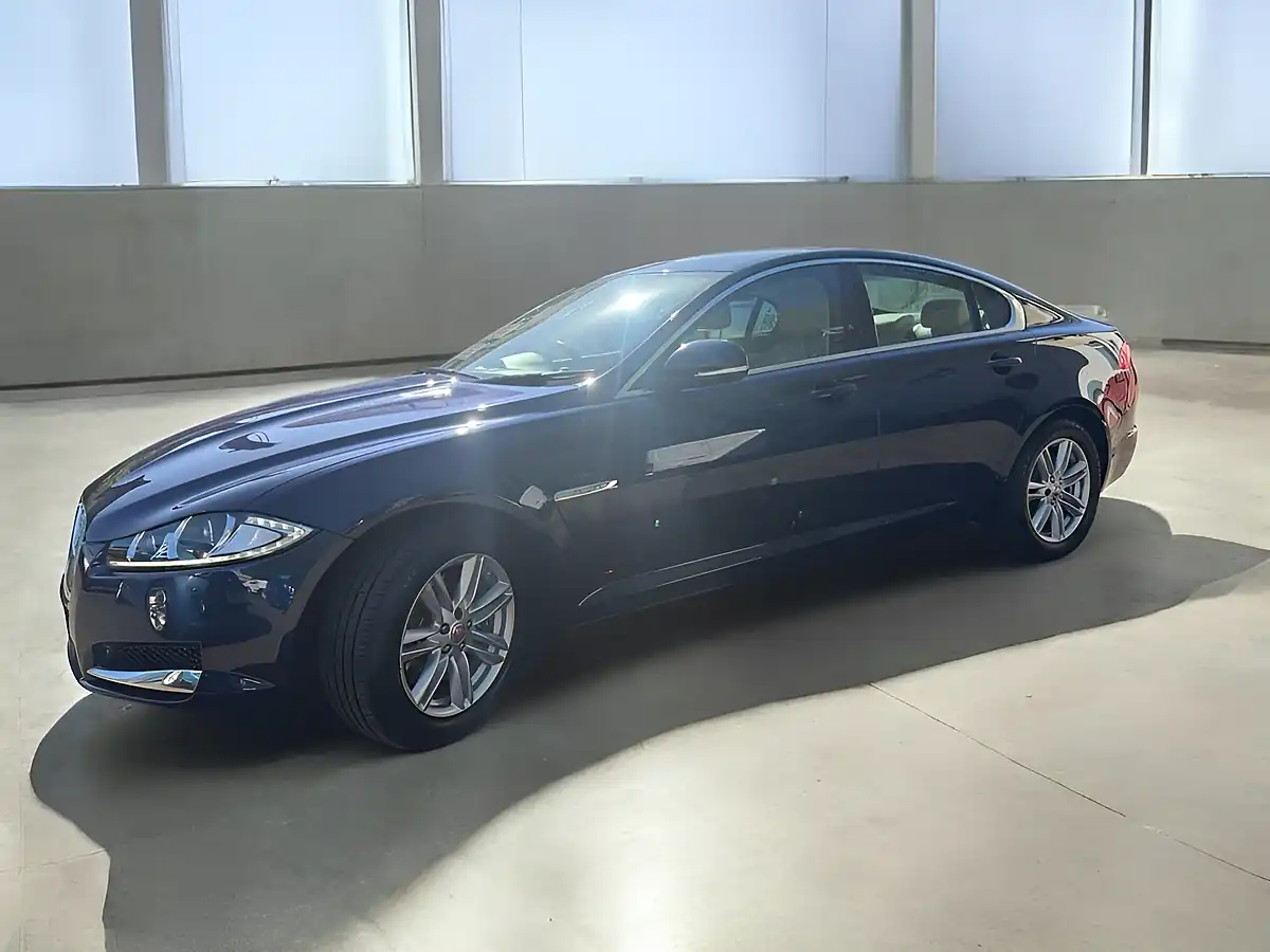 Used 2015 Jaguar Xf Luxury Blue - Interior and Exterior details 3