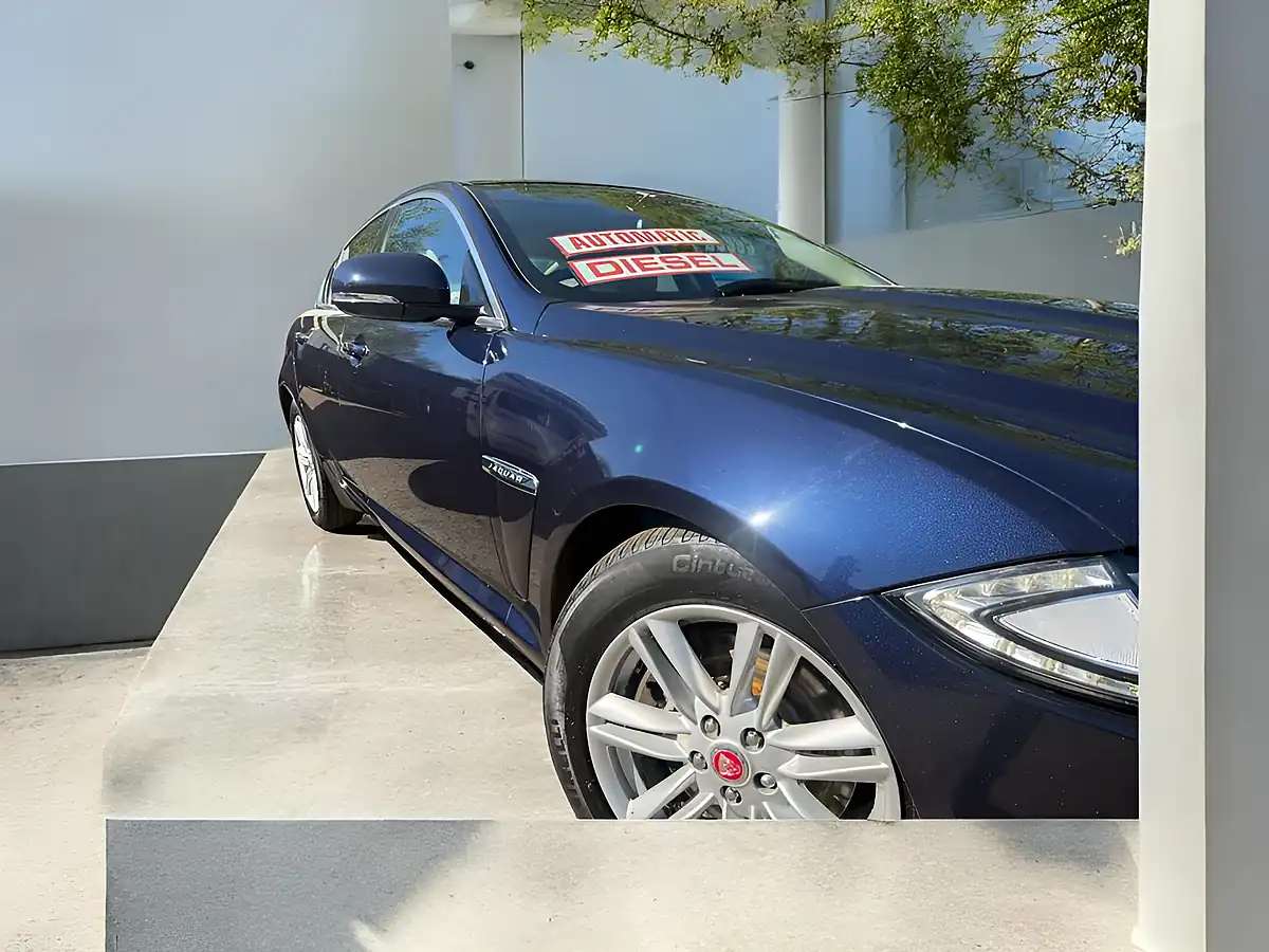 Used 2015 Jaguar Xf Luxury Blue - Interior and Exterior details 8