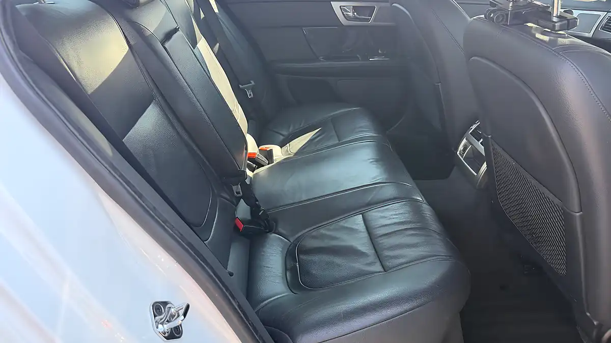 Used 2015 Jaguar Xf Luxury Saloon White - Interior and Exterior details 13