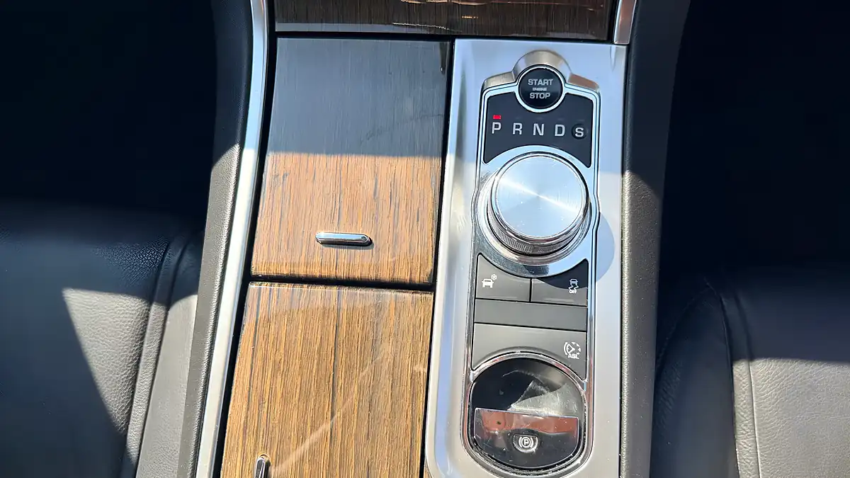 Used 2015 Jaguar Xf Luxury Saloon White - Interior and Exterior details 14