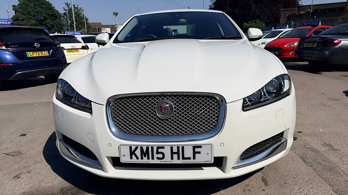 Used 2015 Jaguar Xf Luxury Saloon White - Interior and Exterior details 17
