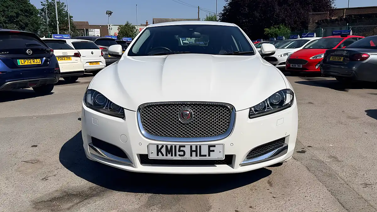 Used 2015 Jaguar Xf Luxury Saloon White - Interior and Exterior details 8