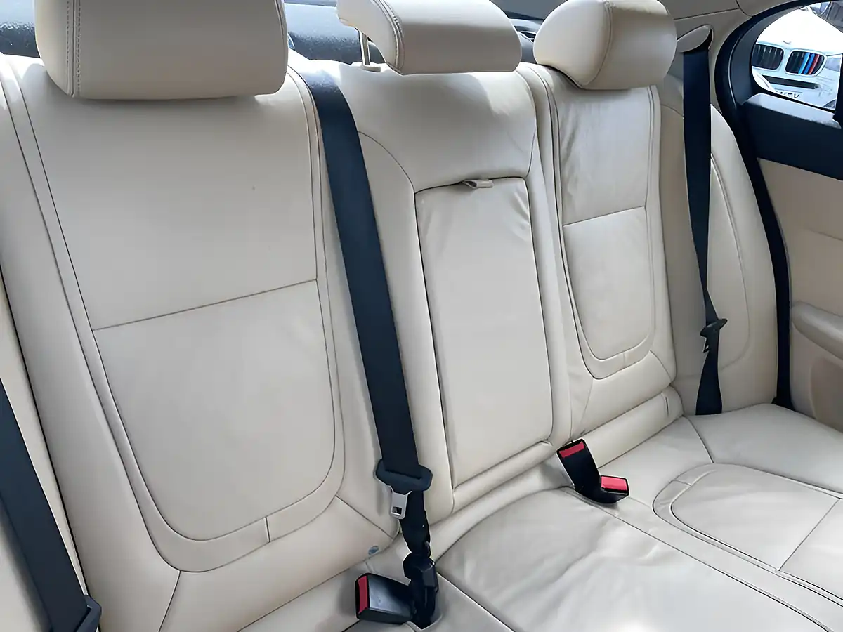 Used 2015 Jaguar Xf Luxury Silver - Interior and Exterior details 14