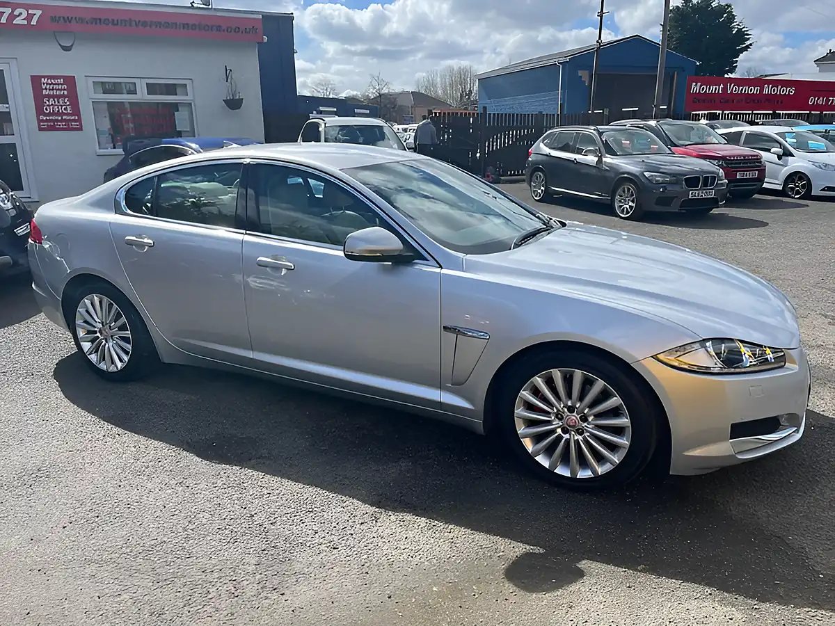 Used 2015 Jaguar Xf Luxury Silver - Interior and Exterior details 9