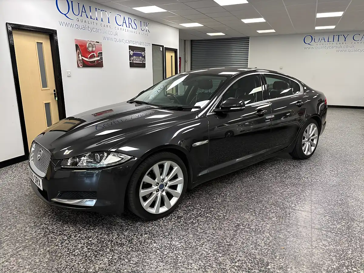 Used 2015 Jaguar Xf Portfolio Grey - Front View