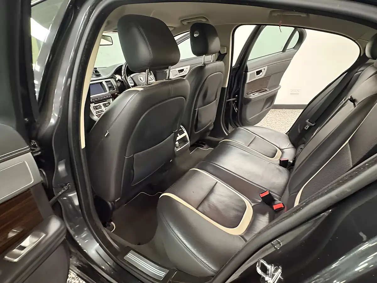 Used 2015 Jaguar Xf Portfolio Grey - Interior and Exterior details 14