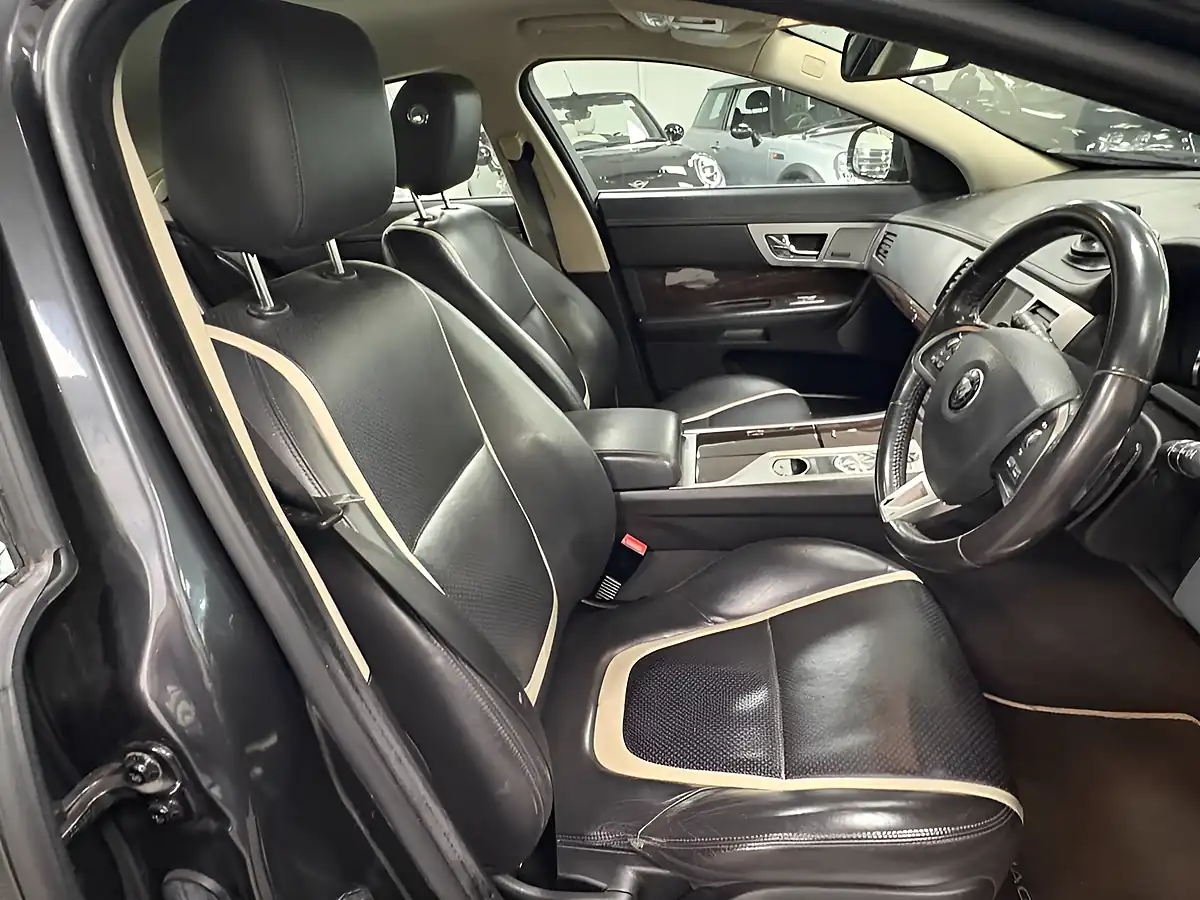 Used 2015 Jaguar Xf Portfolio Grey - Interior and Exterior details 17