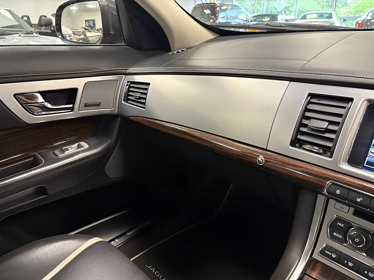 Used 2015 Jaguar Xf Portfolio Grey - Interior and Exterior details 18