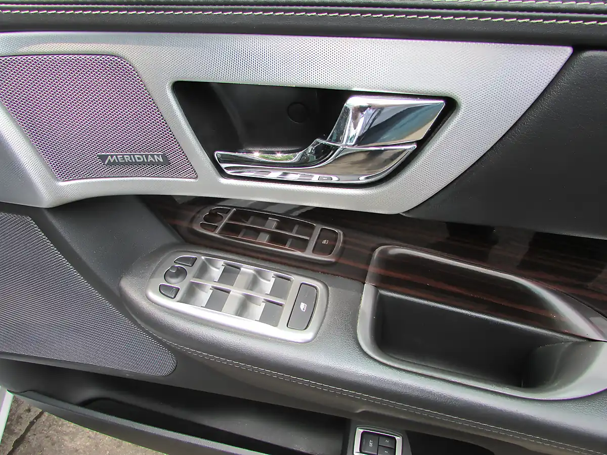Used 2015 Jaguar Xf Portfolio White - Interior and Exterior details 12