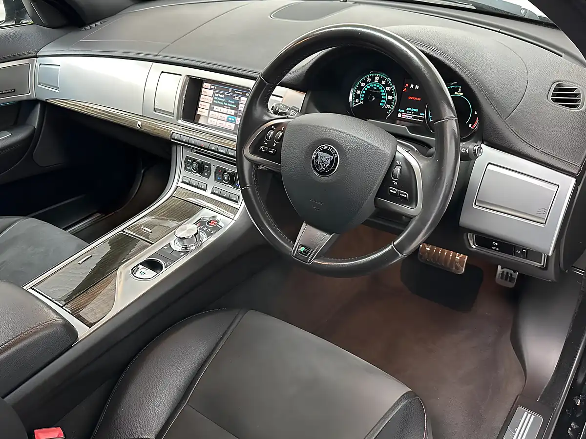 Used 2015 Jaguar Xf R-Sport Black - Interior and Exterior details 3