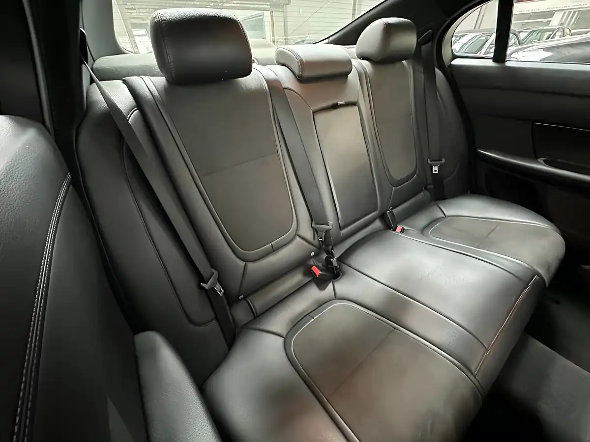 Used 2015 Jaguar Xf R-Sport Black - Interior and Exterior details 8