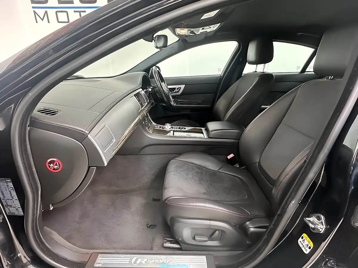 Used 2015 Jaguar Xf R-Sport Black - Interior and Exterior details 9
