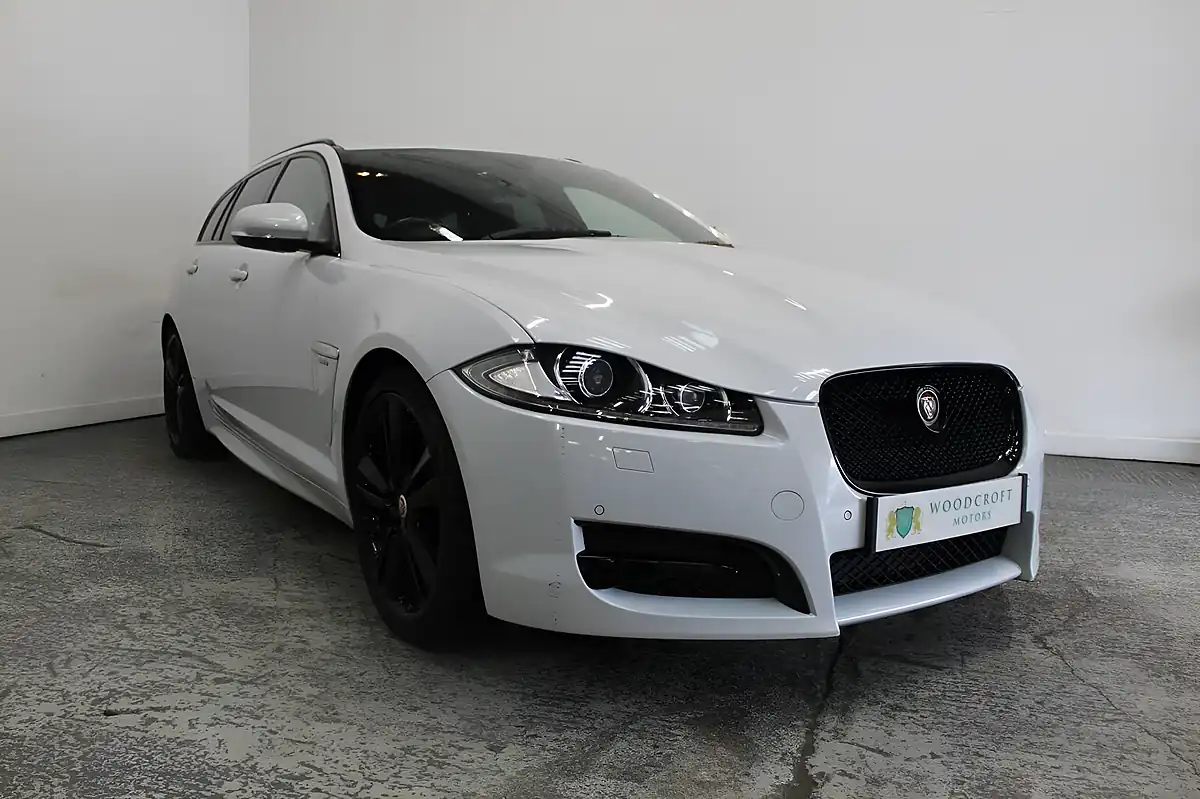 Used 2015 Jaguar Xf R-Sport Black Sportbrake White - Front View