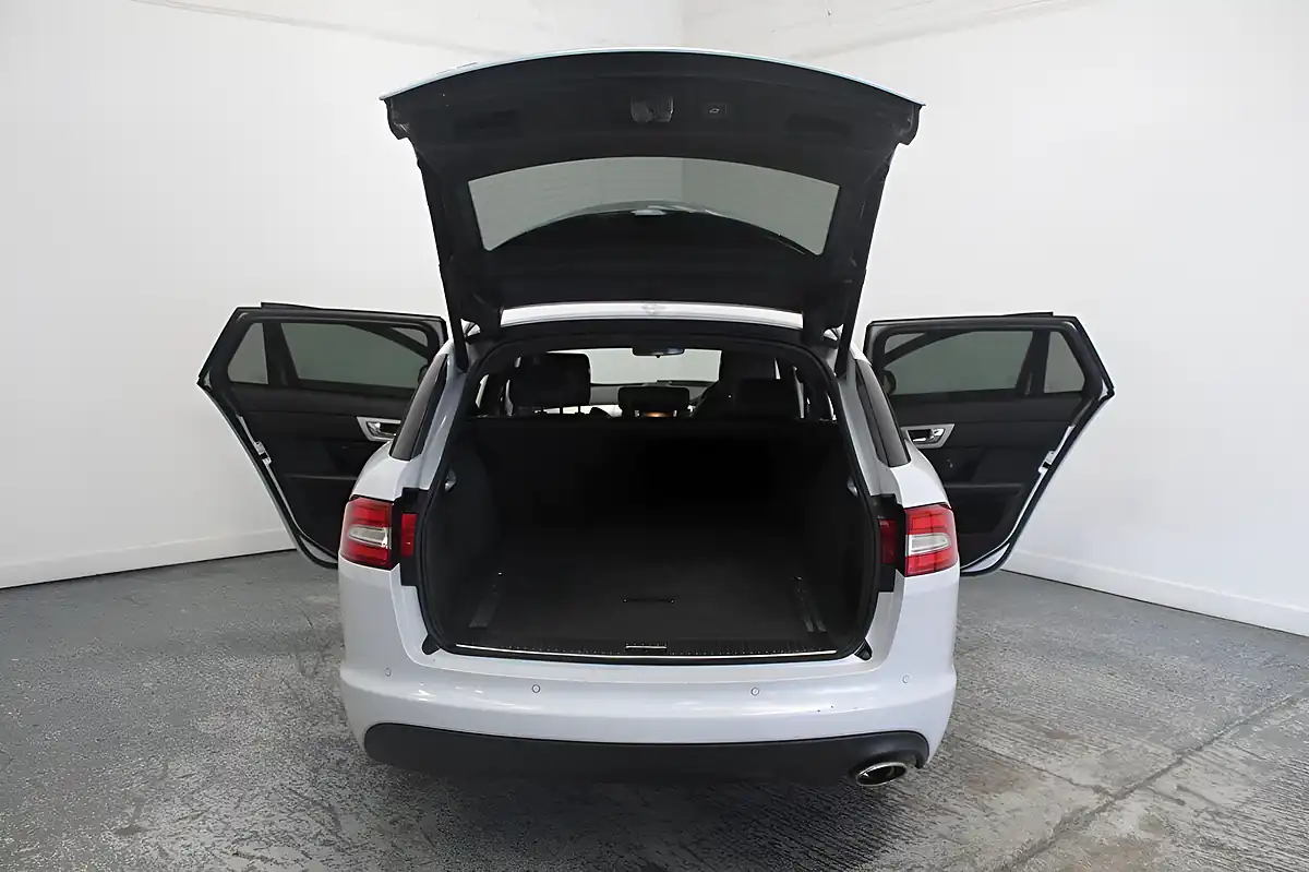 Used 2015 Jaguar Xf R-Sport Black Sportbrake White - Interior and Exterior details 11