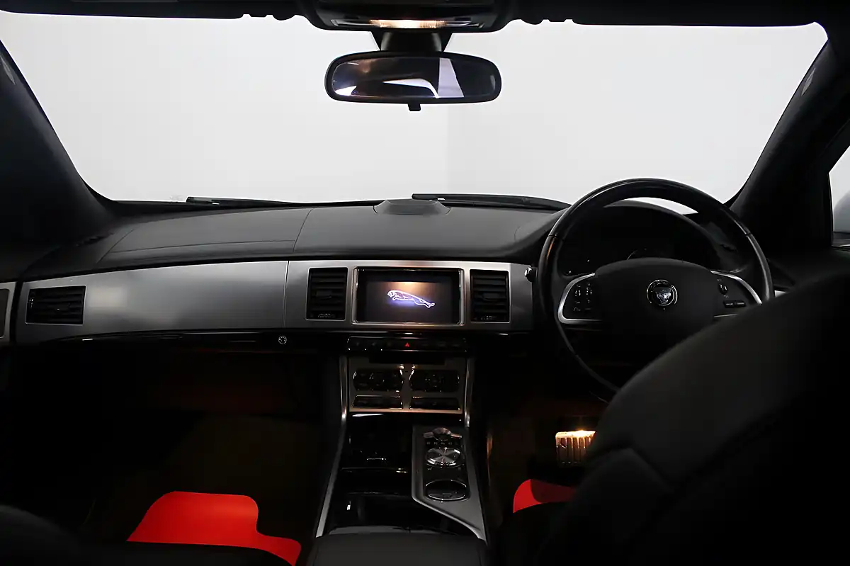 Used 2015 Jaguar Xf R-Sport Black Sportbrake White - Interior and Exterior details 13